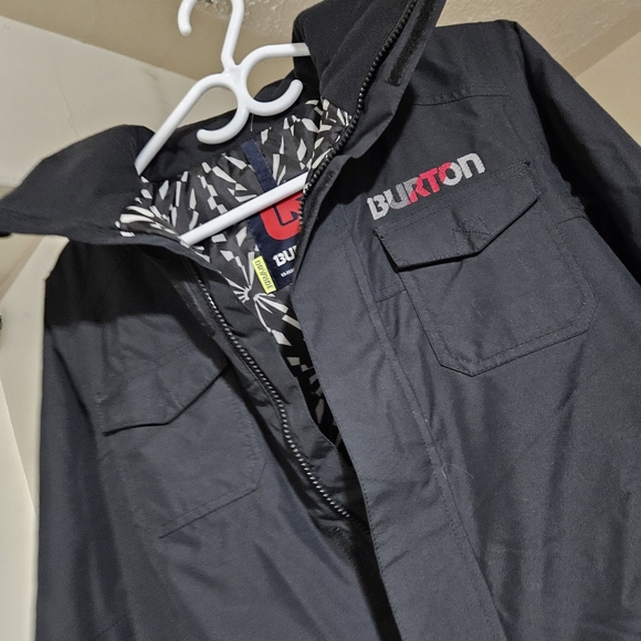 Burton snowboarding jacket - Picture 3 of 7